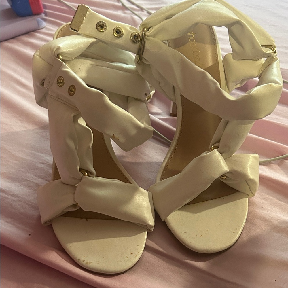 Shoe Dazzle Cream Heeled Sandals